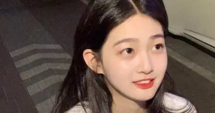 在男人眼裏，這樣發朋友圈的女人很高貴，難怪男人爭著愛