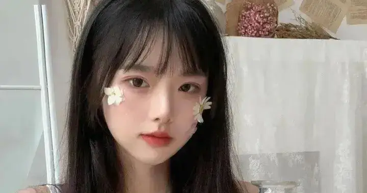 女人對你動情了，不會明說，而會發出三個信號暗示你