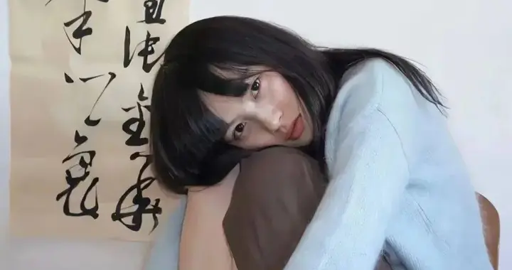 女人瘋狂想念男人時，不會頻繁聯繫，而會“這樣”做