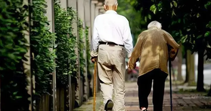 老人最大的悲劇，不是兒女不孝，而是70歲後出現以下三種情況