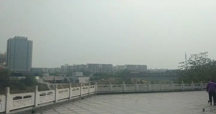 躺在錢上睡！（小小說）